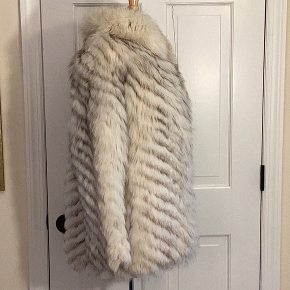 Genuine Fox Fur Jacket. Size Small. Vintage preloved. - Picture 9 of 16
